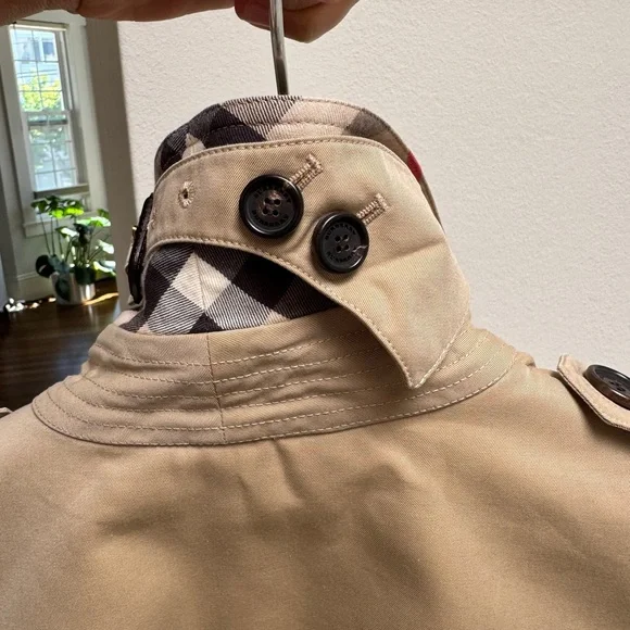 Burberry Women's Chelsea Trench - Picture 9 of 10